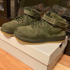 Nike AirForce 1 Mid